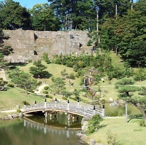 金沢の夏は幻想的な庭園でしっとりと夕涼み 金沢城 兼六園ライトアップ夏の段 金沢の日常のメモ